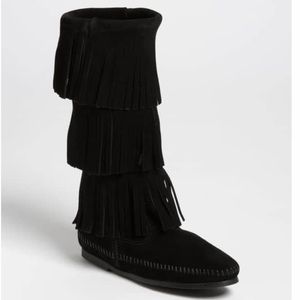Minnetonka Suede Leather 3-Layer Fringe Boot Black